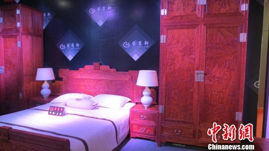 天价黄花梨亮相第九届中国木雕博览会叫价五亿元