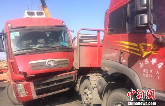 江苏发生6车连环相撞事故 1人死亡2人受伤(图)