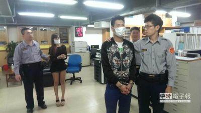 台湾一对情侣在车内,疯狂摇摆引警员盘查