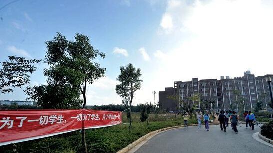 ����5Ѯ�н�ʦ��¶�Ƕ���ɧ��Ůѧ��������