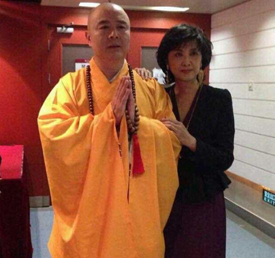 ��ɮ�롰Ů�����������پ��ף������Ϸ����һ������