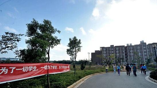 ��Ѯ�н�ʦ��¶�Ƕ���ɧ��Ůѧ�� У�����ѿ���