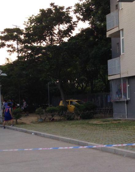 �������ŵ�ɲ�� ��������У԰��ײ����һ������