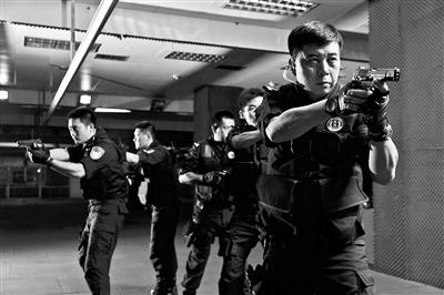 ���������֡����־�Ӣ������ �����񾯾�����һ��