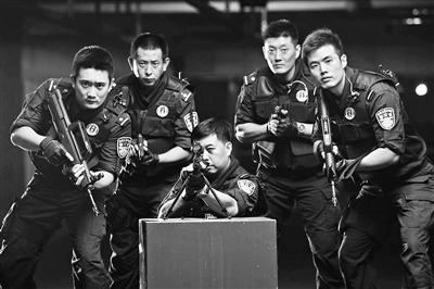 ���������֡����־�Ӣ������ �����񾯾�����һ��