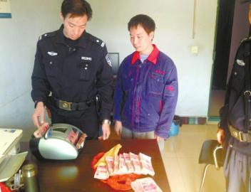 ���Ӷ�8��Ԫ���ͻ� �м��Է���˽��Ǯ���Ҹ�������