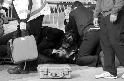 һ��Ů�Ӹ����µ�ʿ�����˹�������ͼ/CFP