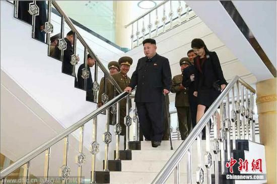 ����ʱ��2014��10��29�գ��ݳ����籨���������쵼�˽�������������Я������ѩ�����࣬�Ӳ�Ľ��ľ��˲�����ͼƬ��Դ������IC 